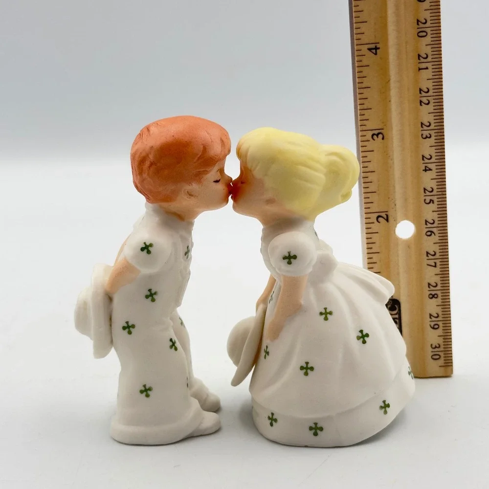 Vintage Schmid Japan‎ Kissing Boy and Girl Porcelain Figurines Clover Pattern